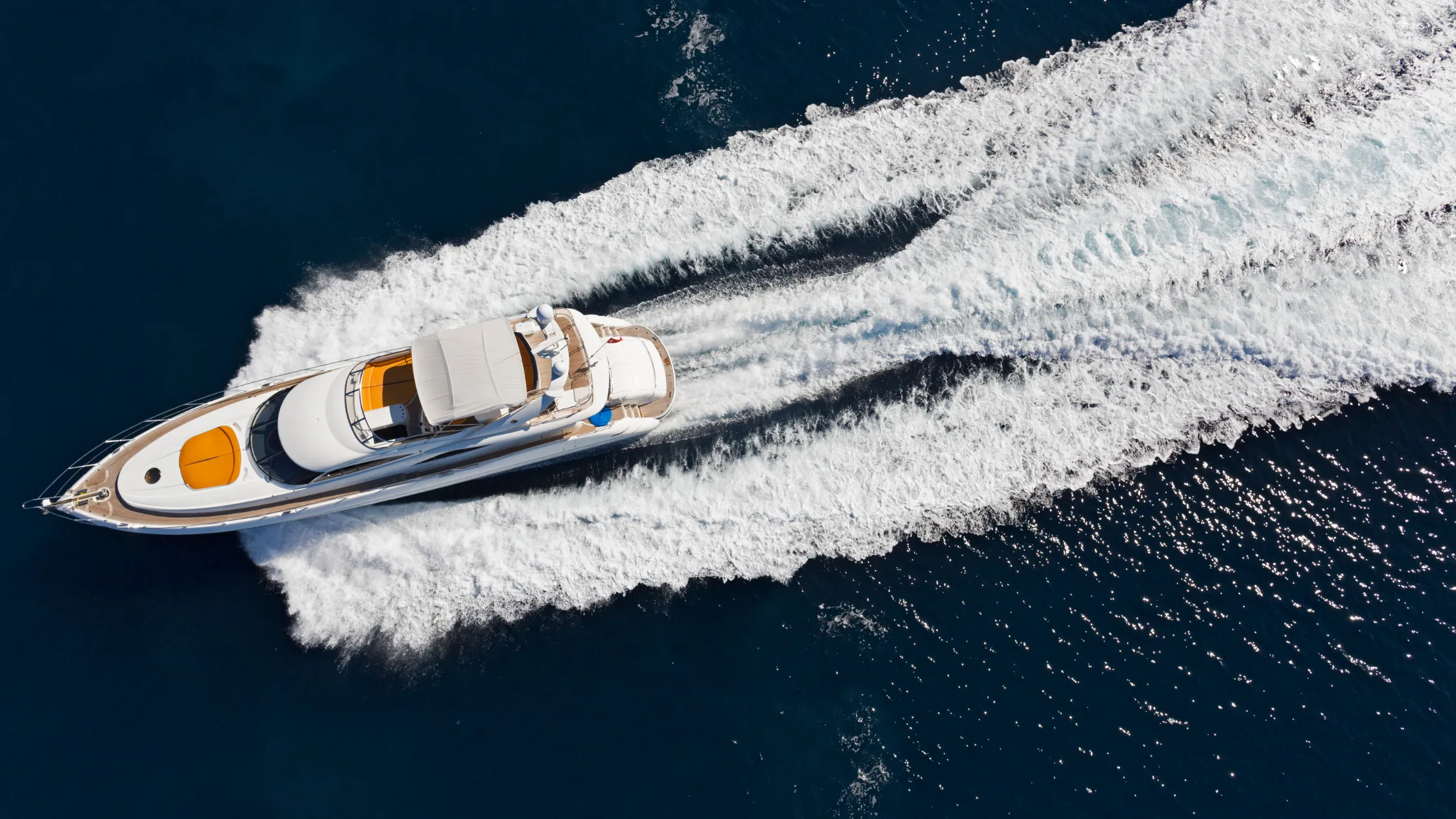 Custom fitted boat cover