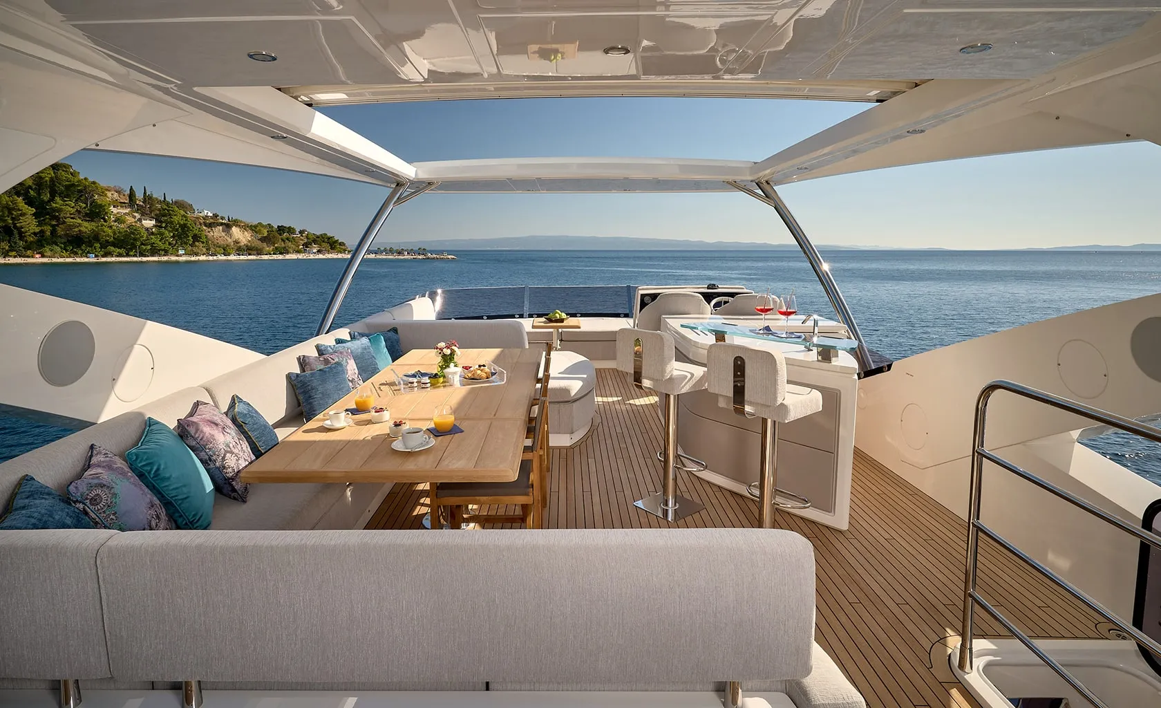 Custom flybridge canvas on a yacht